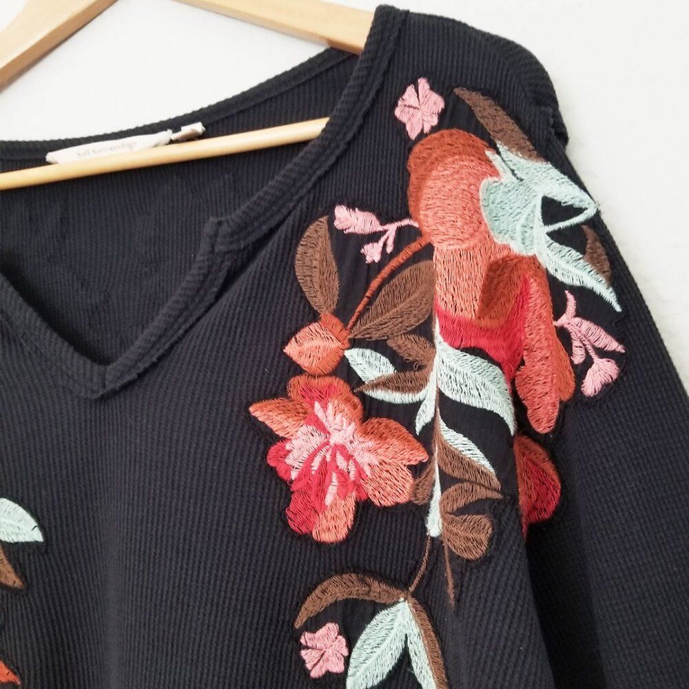 Soft Surroundings Wildflower Floral Embroidered Thermal Top Waffle Knit Black L - Picture 7 of 16
